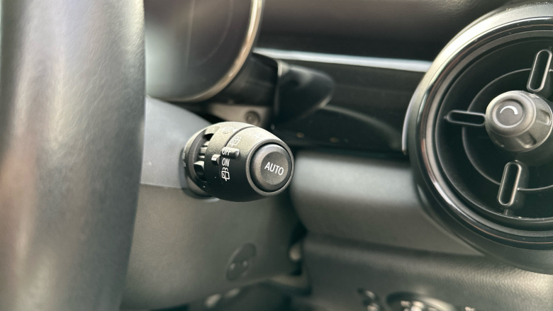 MINI Hatchback 1.5 Cooper Classic Premium 5dr Petrol Hatchback